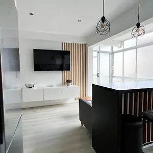 https://modern-apartment-in-salou-town-centre.top-hotels-tarragona.com